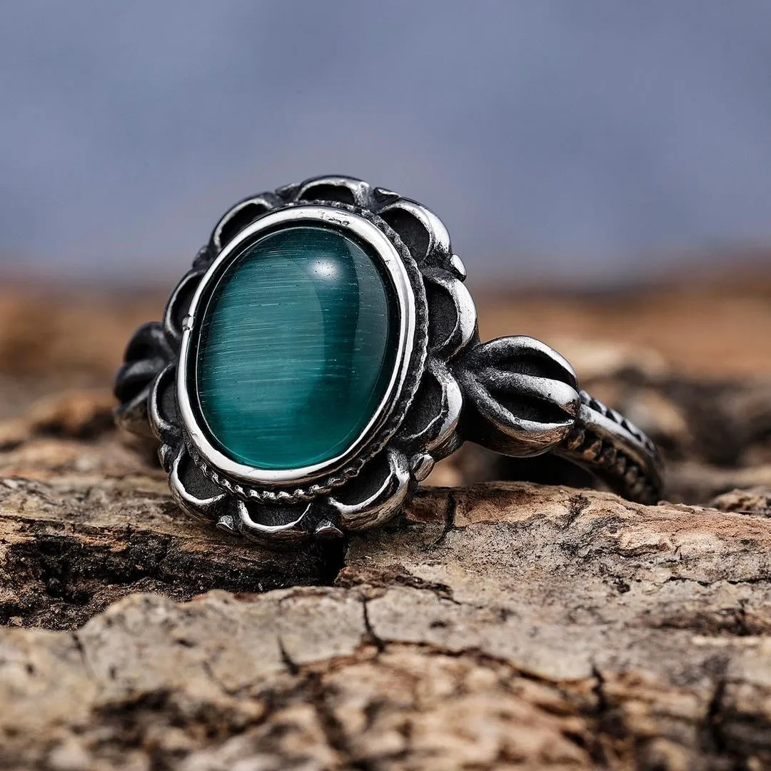 Antique Green Stone Ring - R204