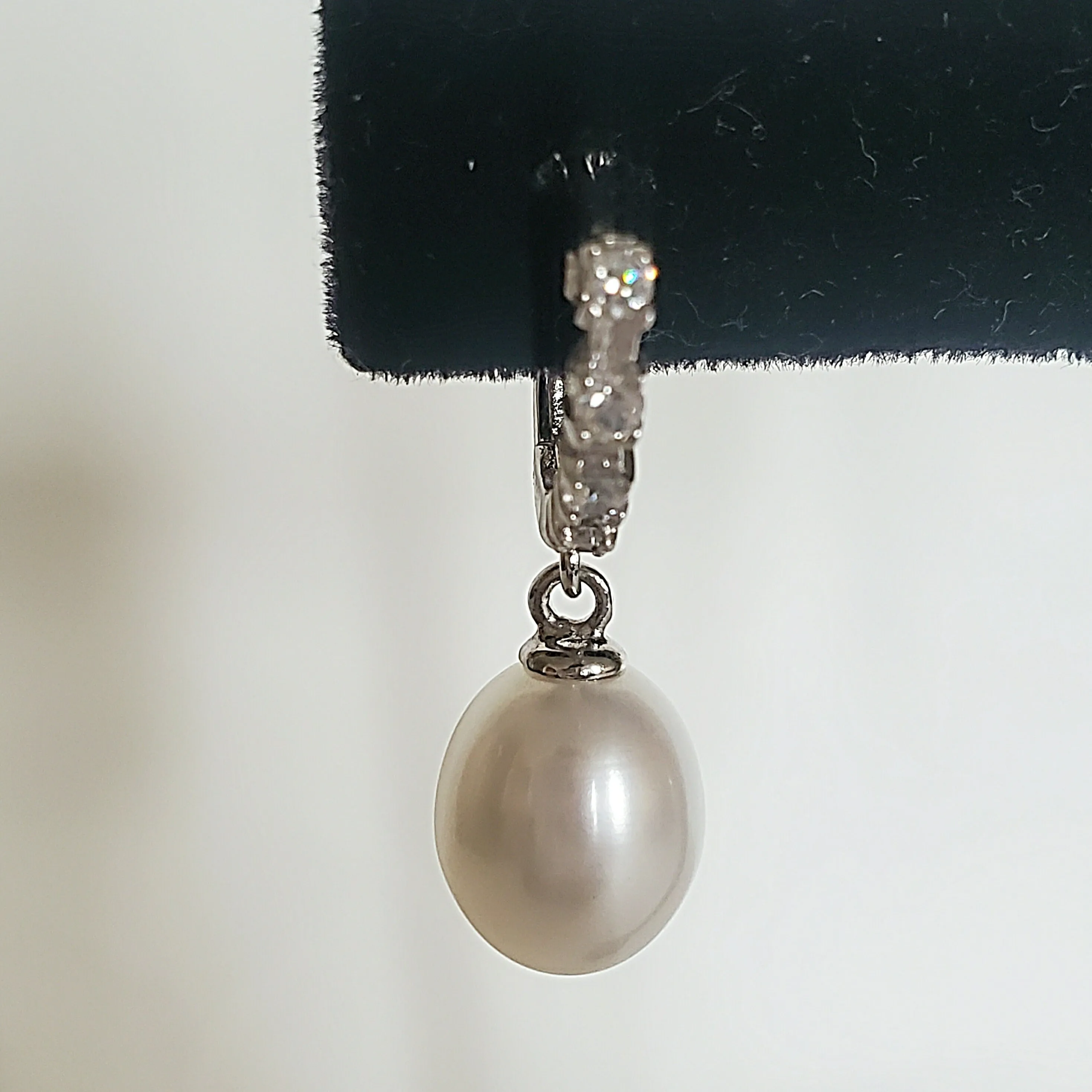 Chiquita Dazzling Pearl Drop Earring