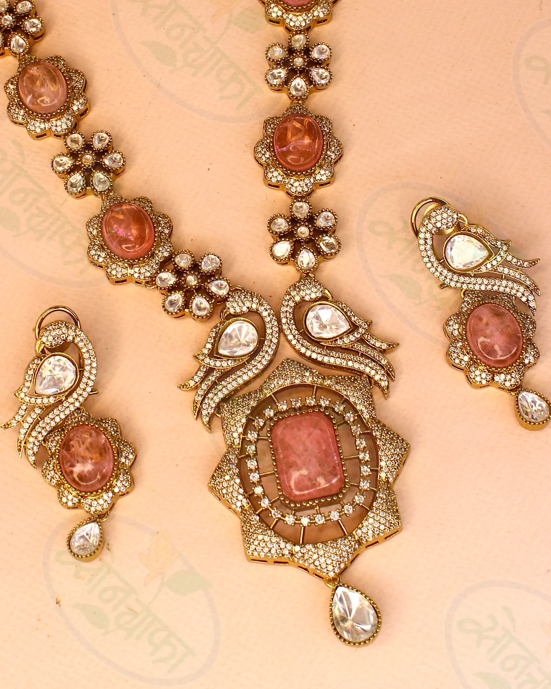 FANCIABLE DROPLET RAJASI NECKLACE