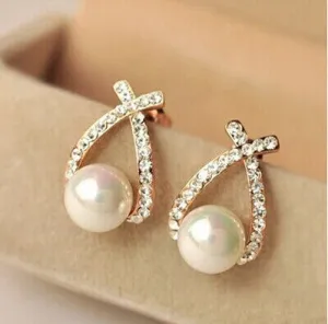 Fashion Gold Crystal Stud Pearl Earrings For Woman