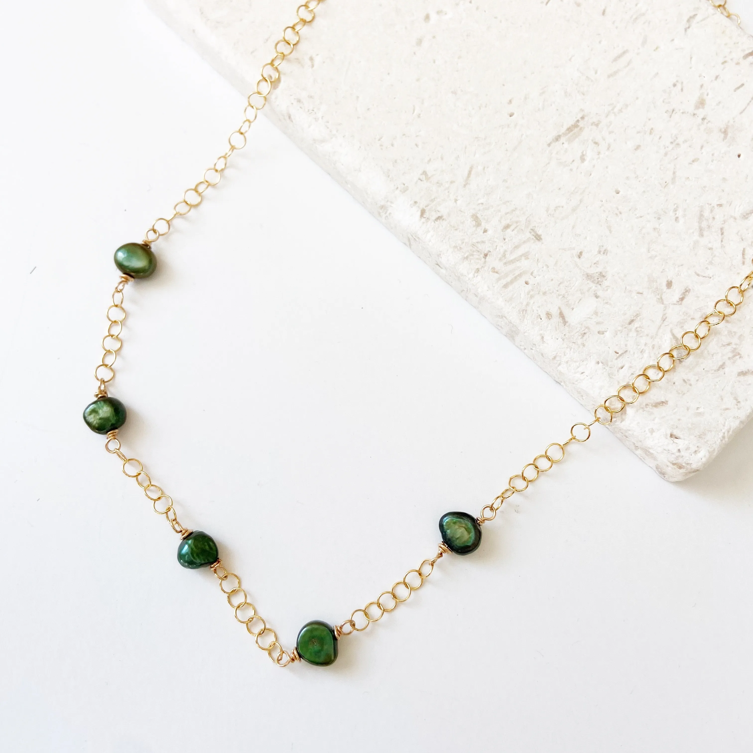 Green pearl “Dottie” necklace in gold (17 inches)