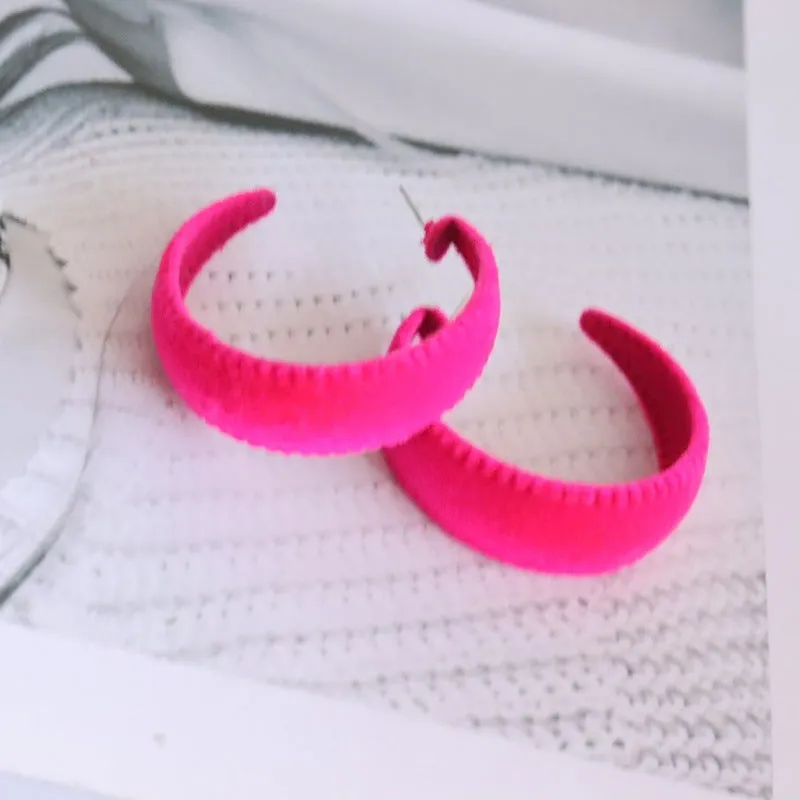 just-lil-things-pink-half-hoop-earrings-jlt10964